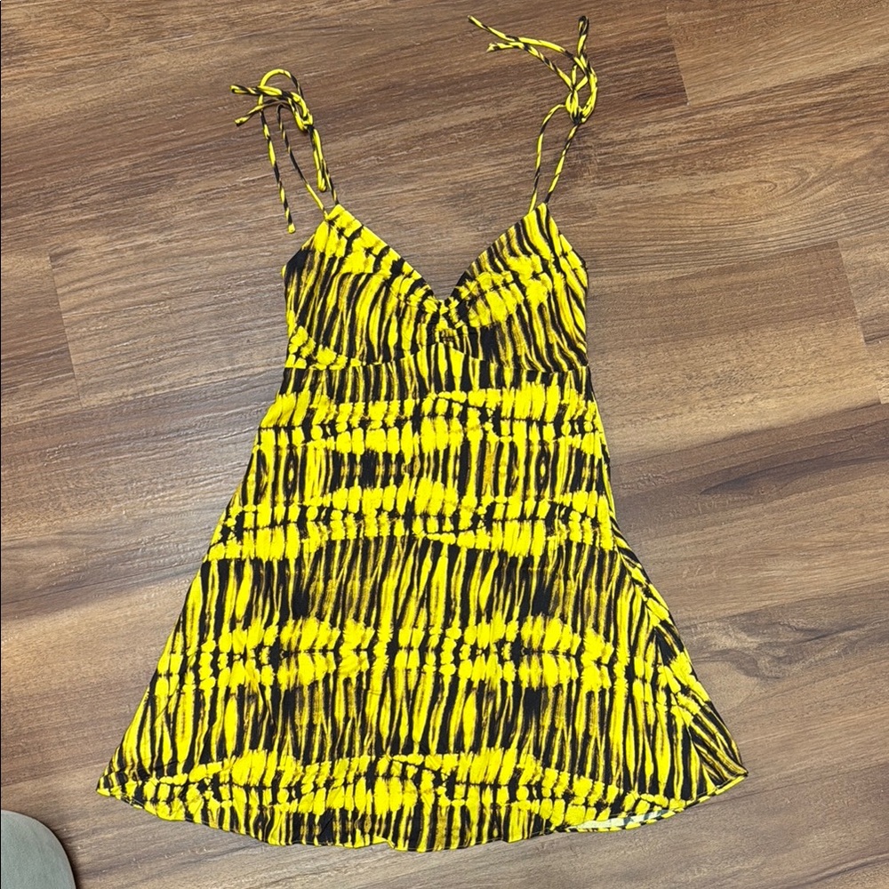 Alice + Olivia Yellow and Black Patterned Dress
